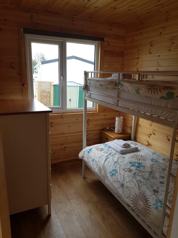 Acorn Camping And Caravan Park 란트윗메이어 외부 사진