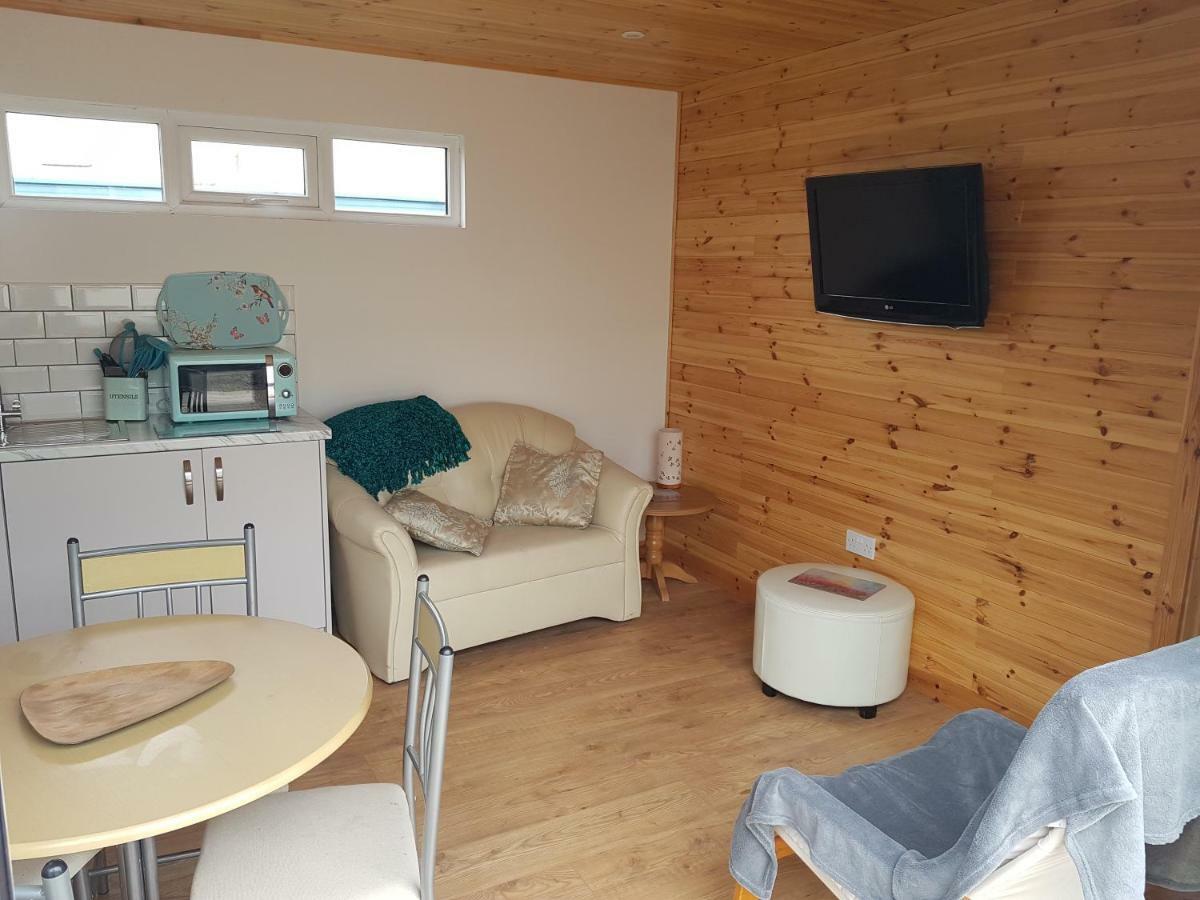 Acorn Camping And Caravan Park 란트윗메이어 외부 사진